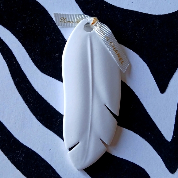 Very Rare CHANEL Ceramic Feather Perfume Diffuser🪶 - Picture 2 of 8